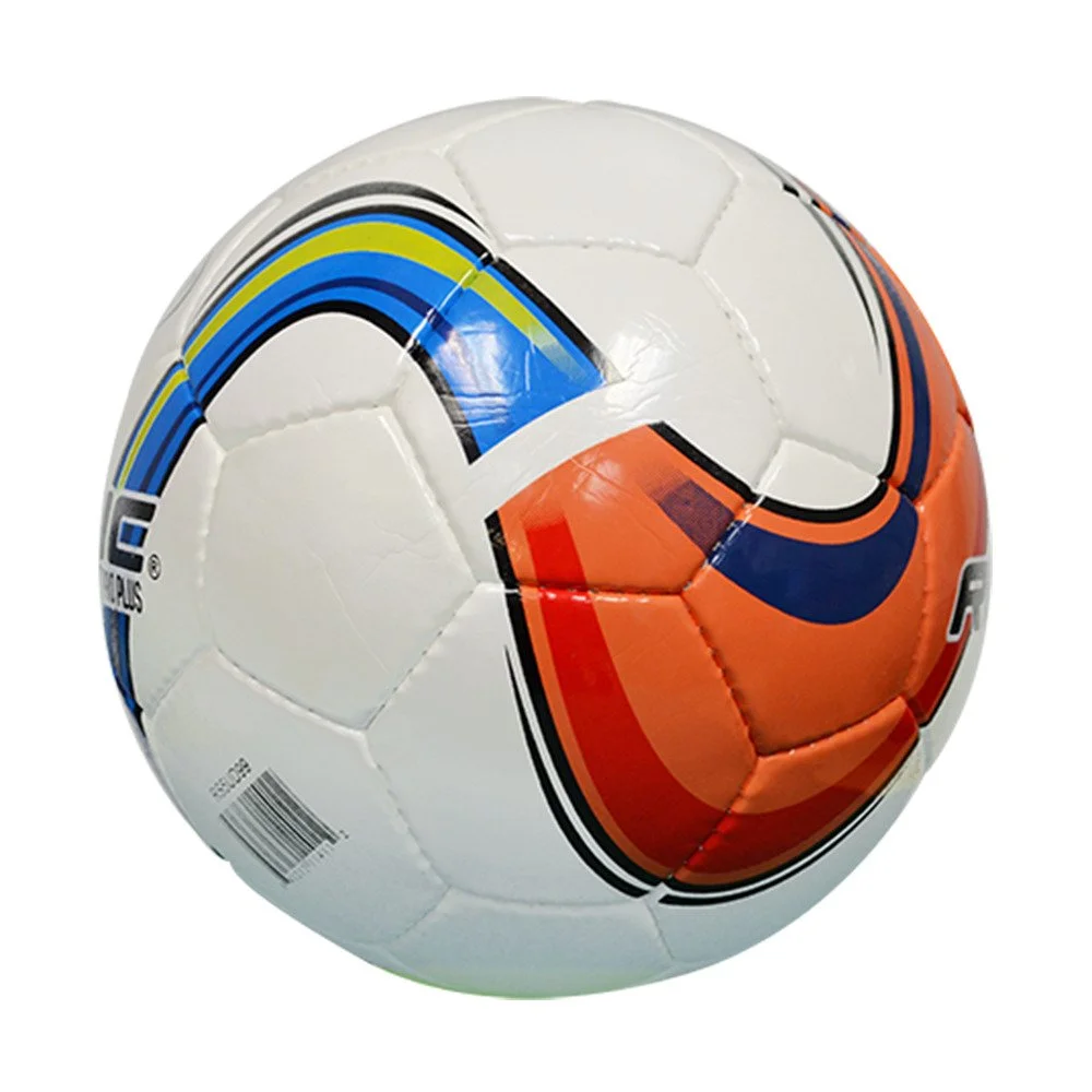 detalle del cosido del balon de futbol runic
