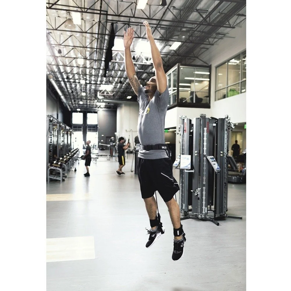 entrenador de salto de baloncesto, entrenador de salto en acción