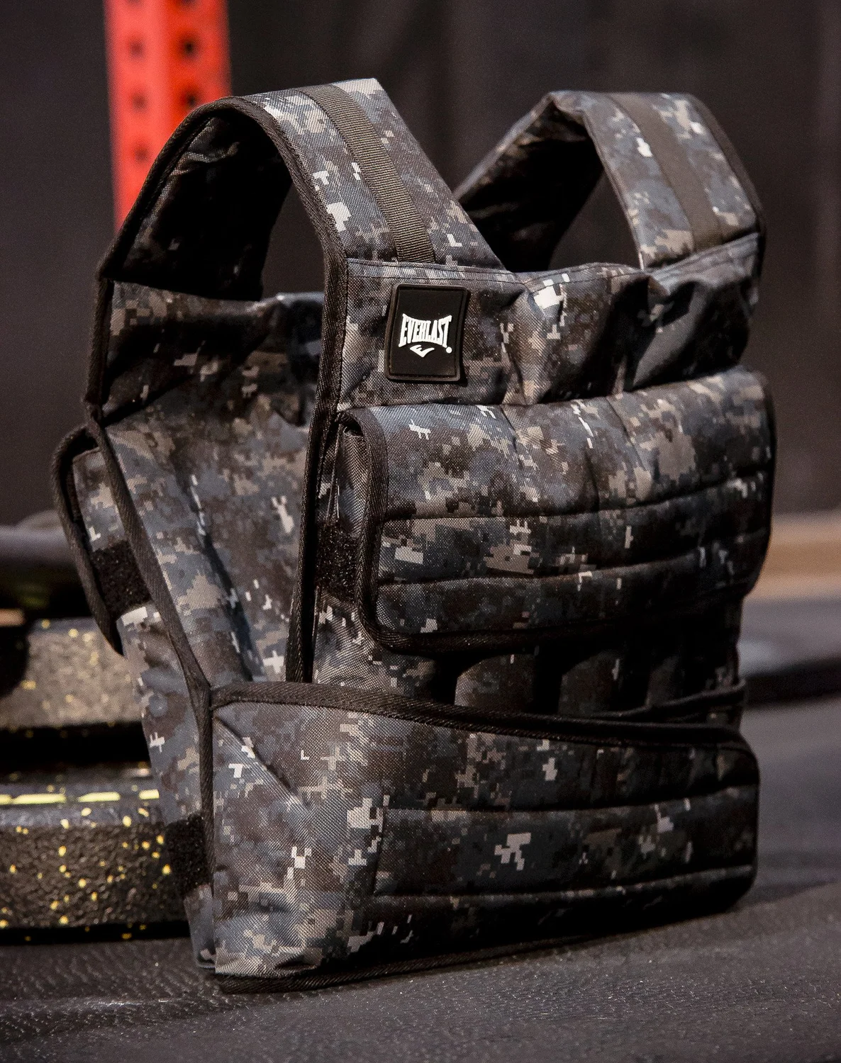 Entrenamiento con peso: correas ajustables para confort ideal.