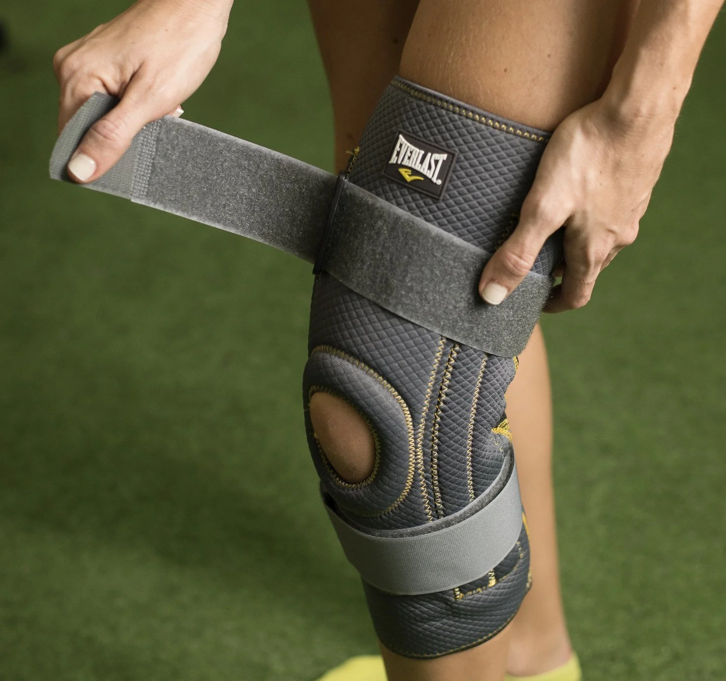 Rodillera Everlast Flexible en acción