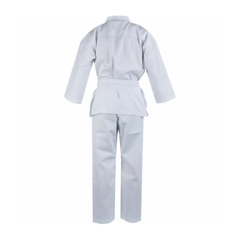 uniforme de karate everlast en acción