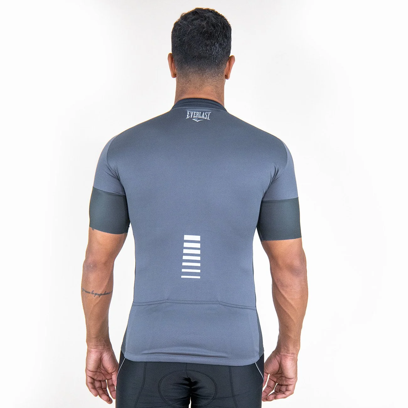 detalle de la costura del jersey everlast de hompre cyc edge