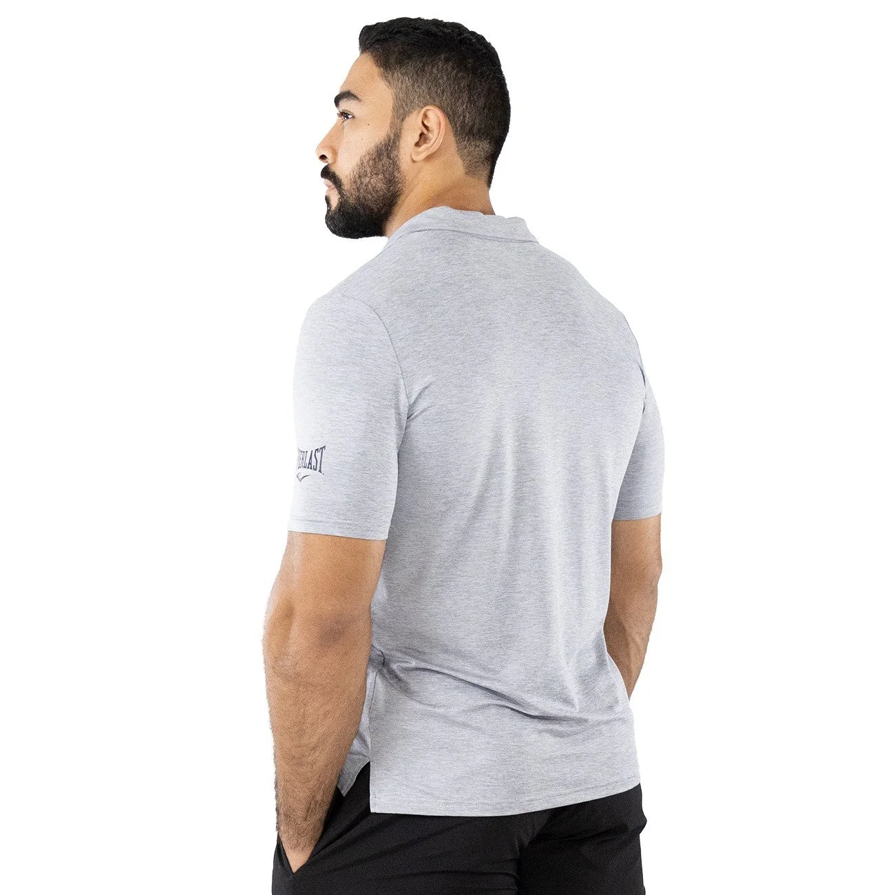 detalle de la tela transpirable del polo deportivo everlast