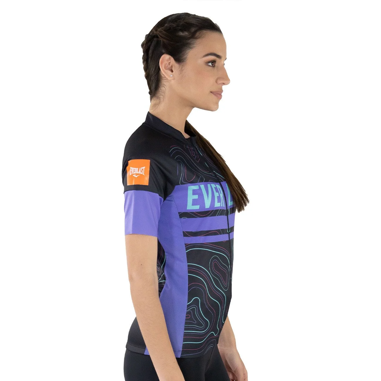 detalle de la tela transpirable del jersey deportivo
