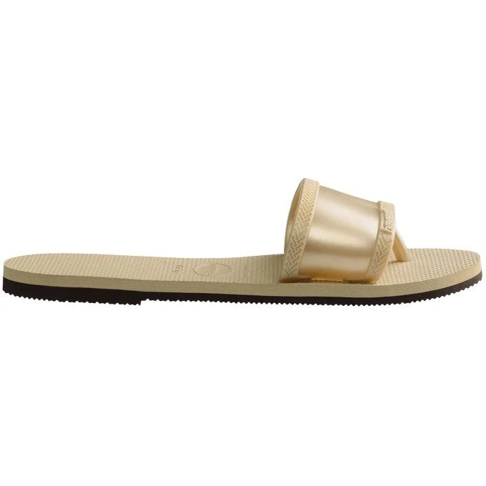 detalle de la suela de las sandalias havaianas you angra fc moda