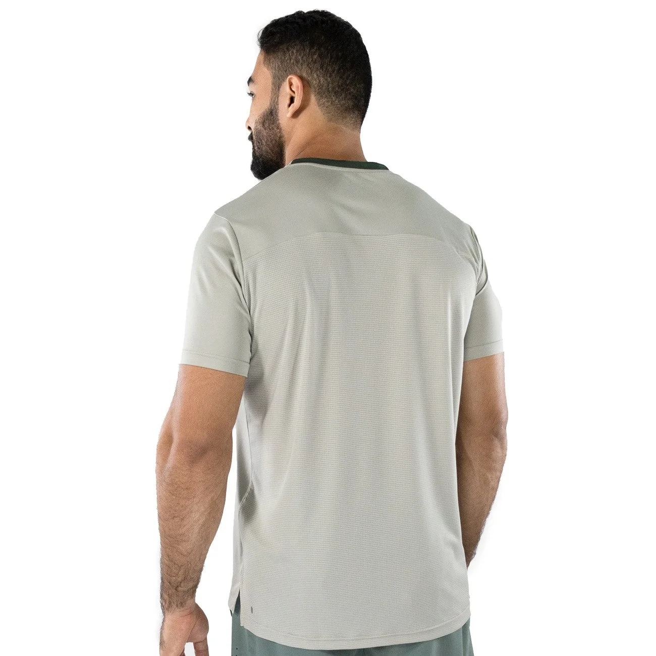 detalle de la tela transpirable del t-shirt deportivo