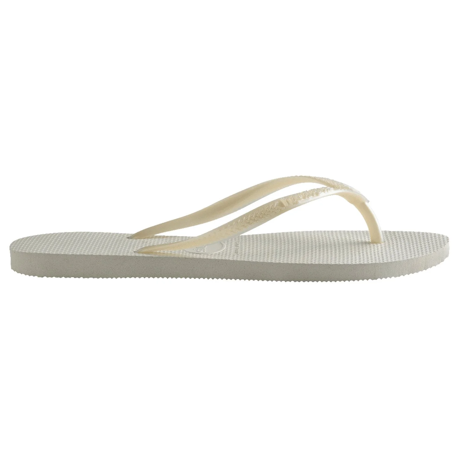 detalle de la suela de las sandalias havaianas slim fc