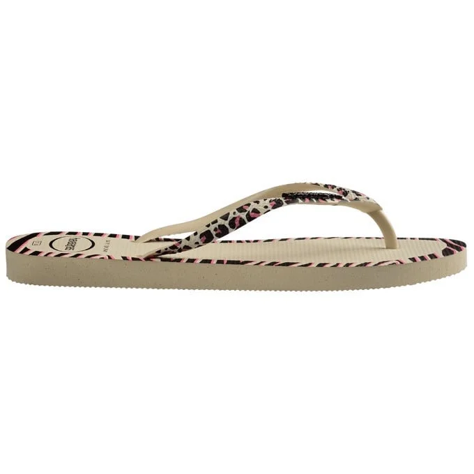 detalle de la suela de caucho, sandalias havaianas sl anim fashion fc