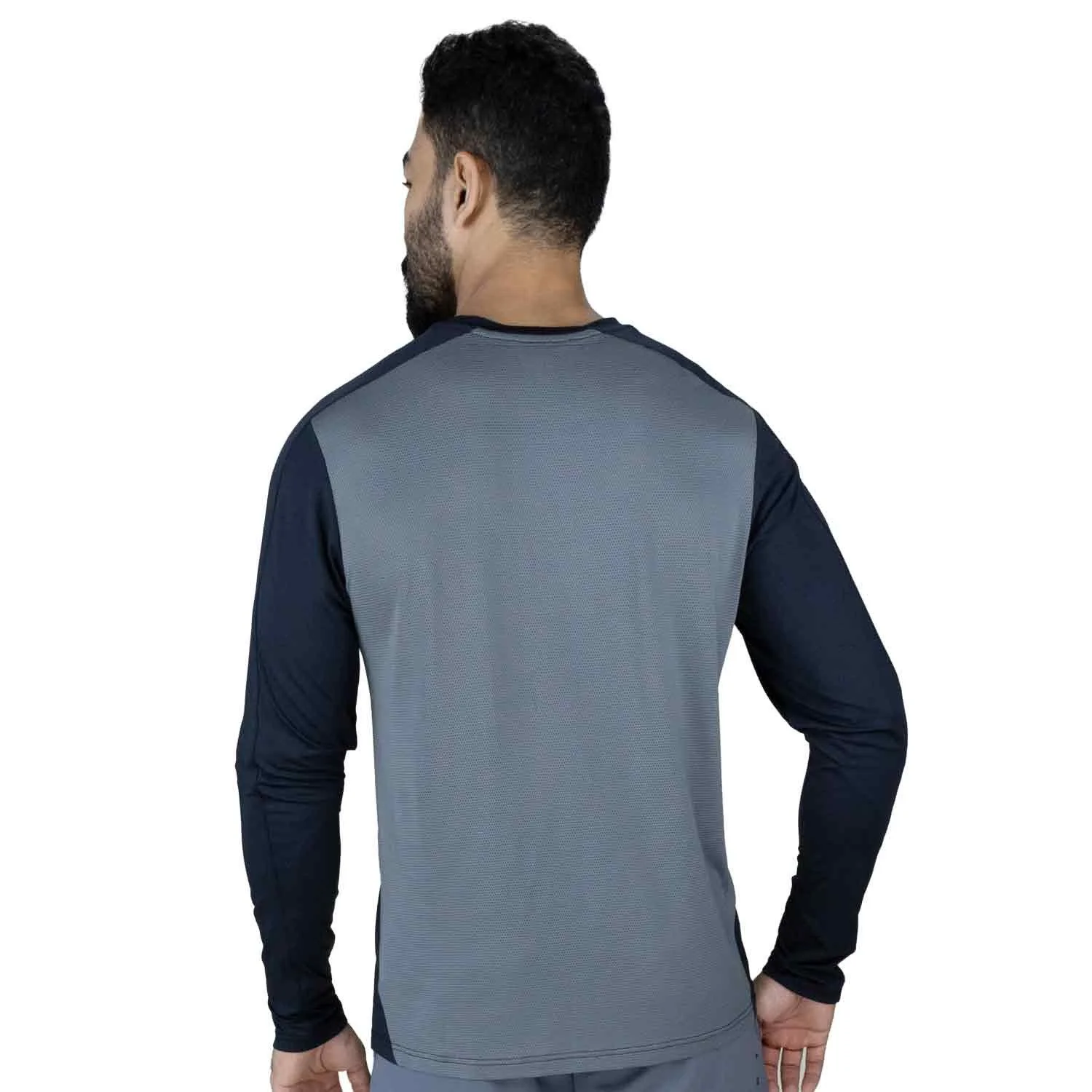 detalle de la sudadera deportivo everlast cage con telas transpirables