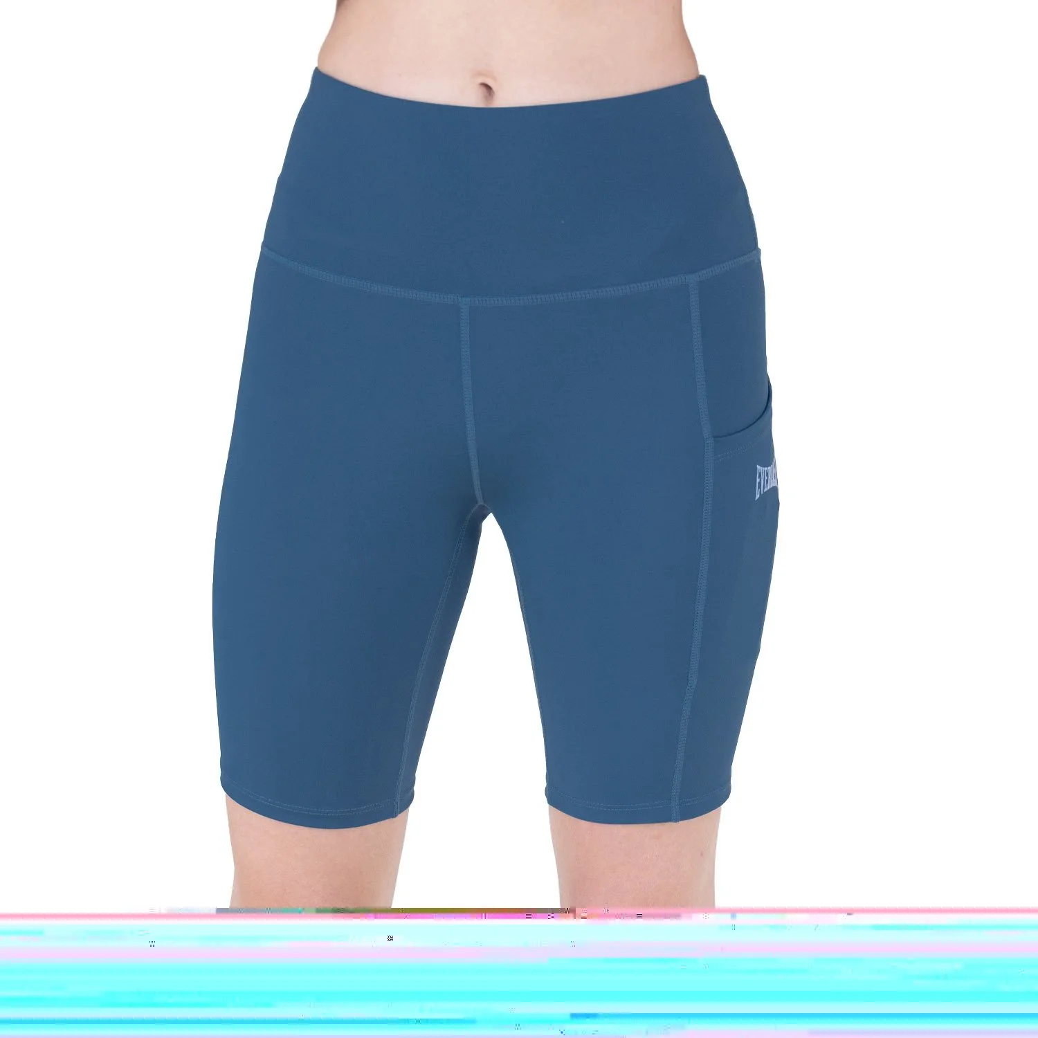 vista trasera del biker short court deportivo transpirable