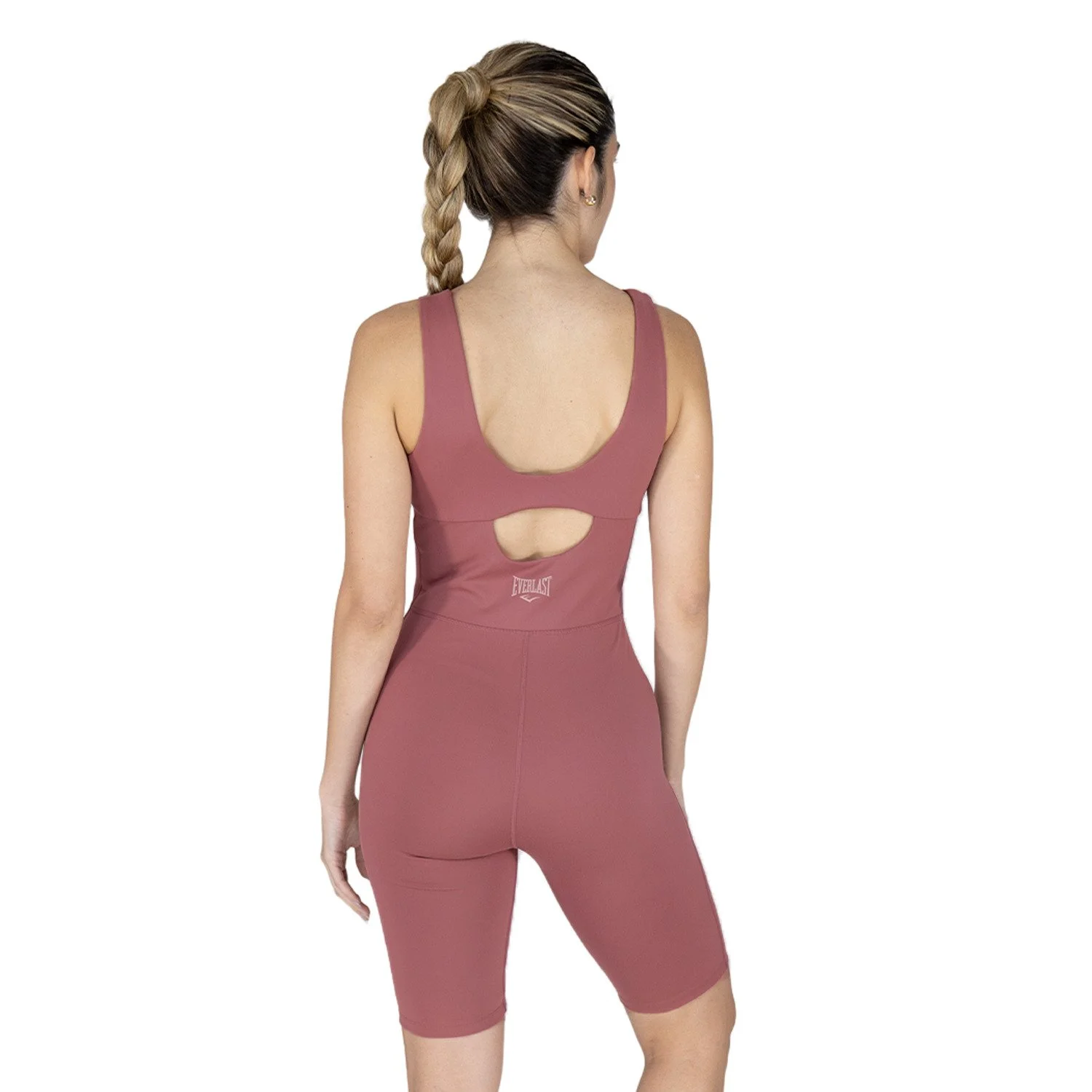 diseño ergonómico del jumpsuit deportivo everlast notus