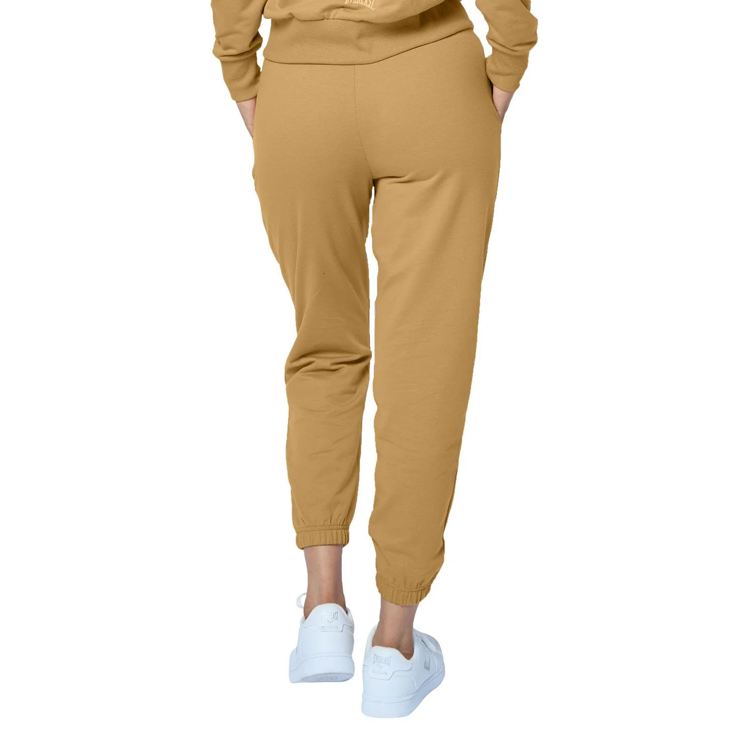 detalle de la tela transpirable del jogger everlast varsity