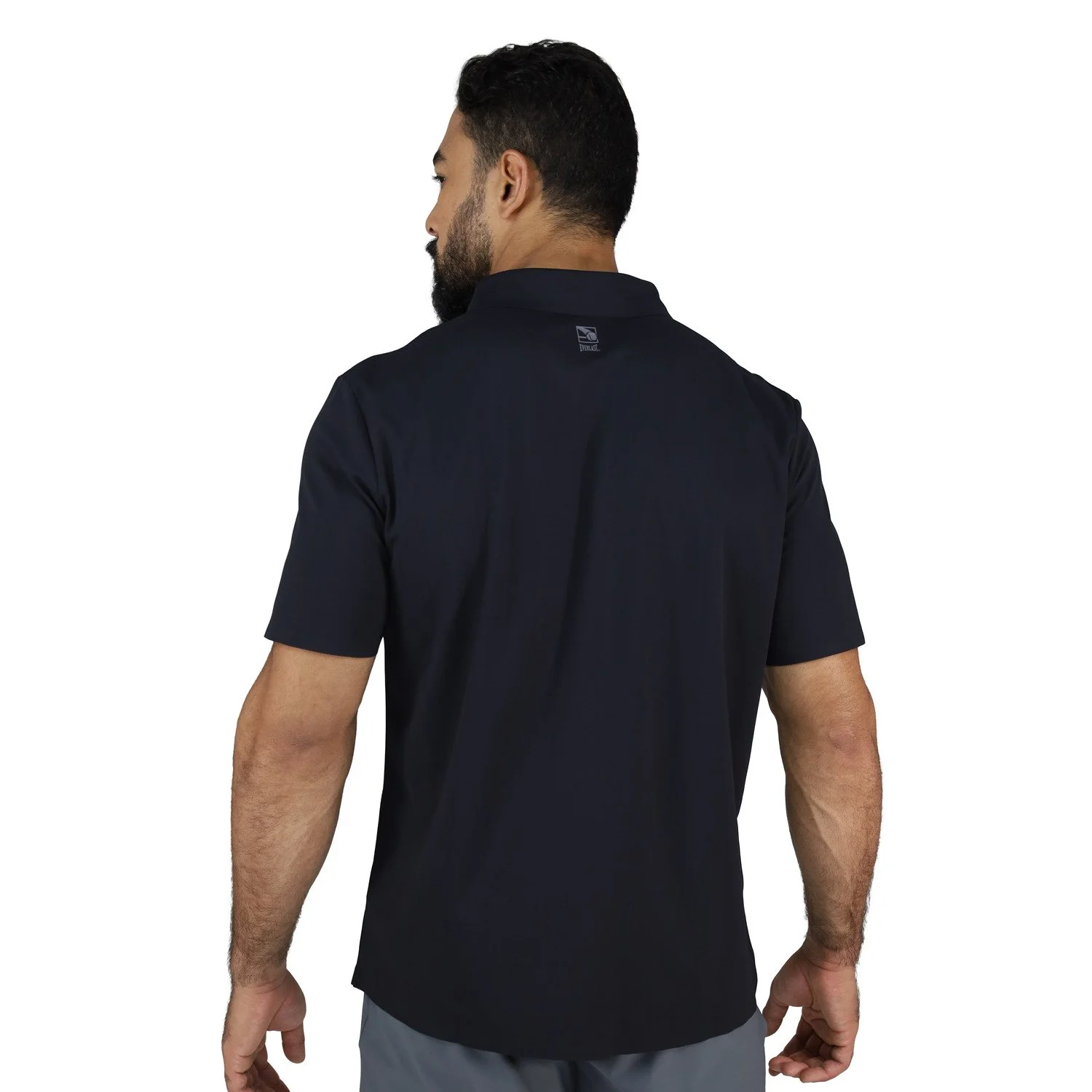 detalle de la tela transpirable del polo everlast ace