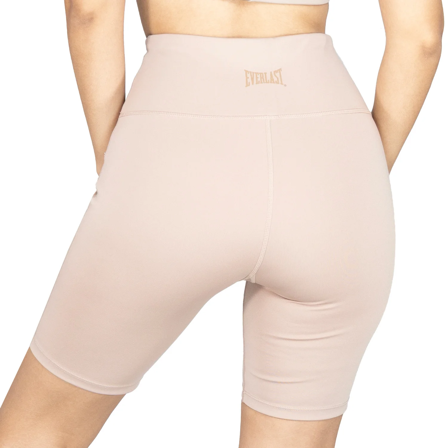 detalle de la costura del biker short deportivo