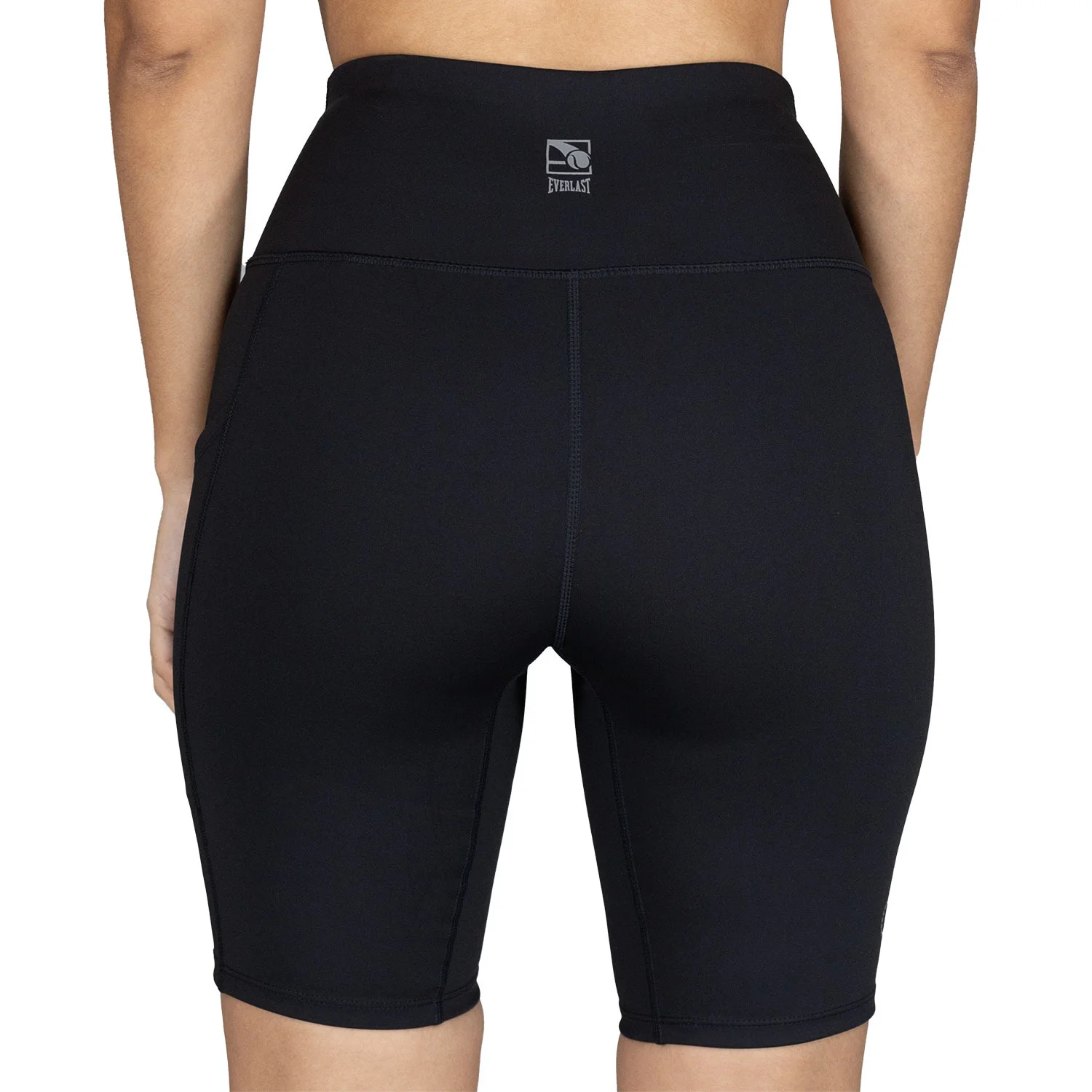 detalle del material transpirable del biker short deportivo