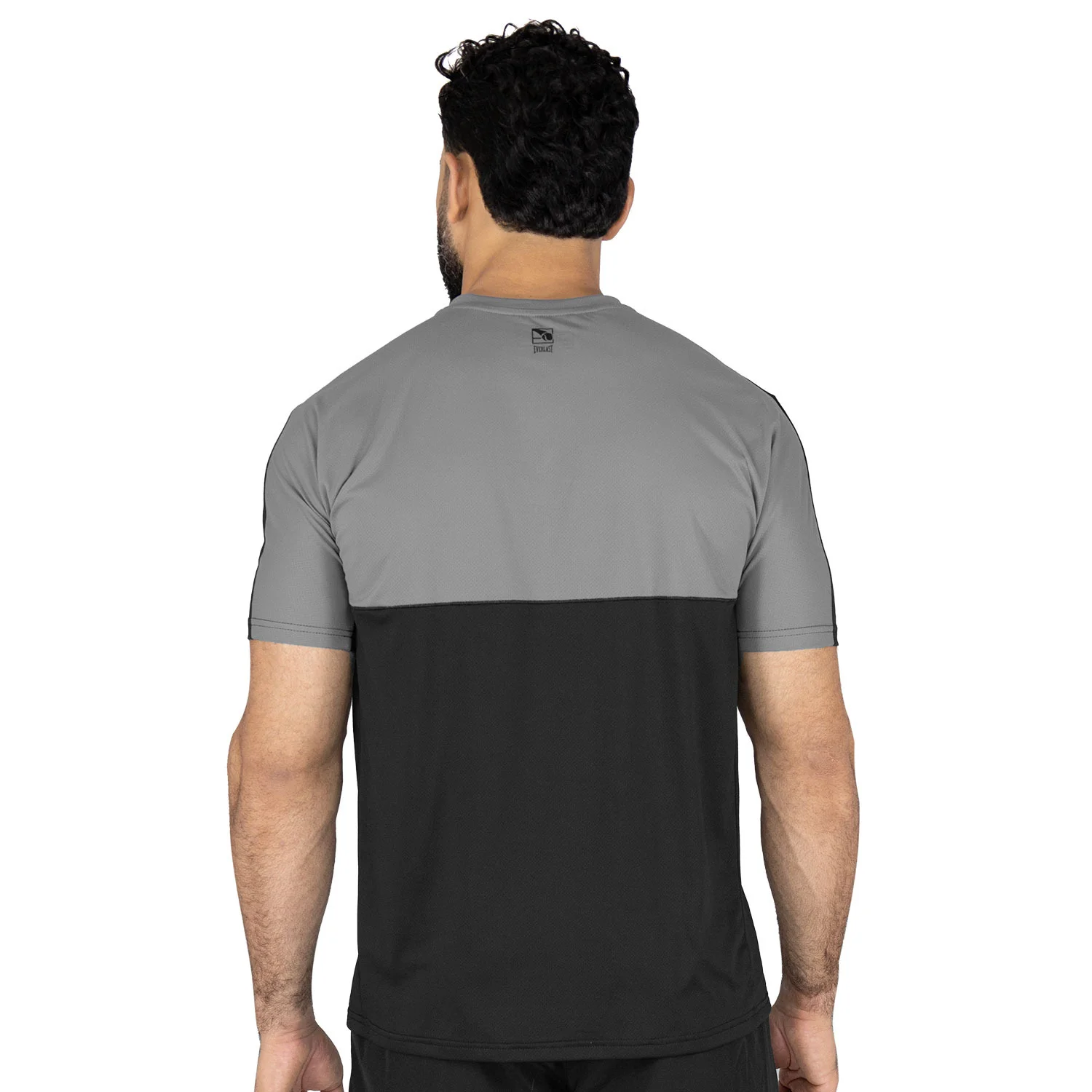 vista frontal de la camiseta deportiva everlast