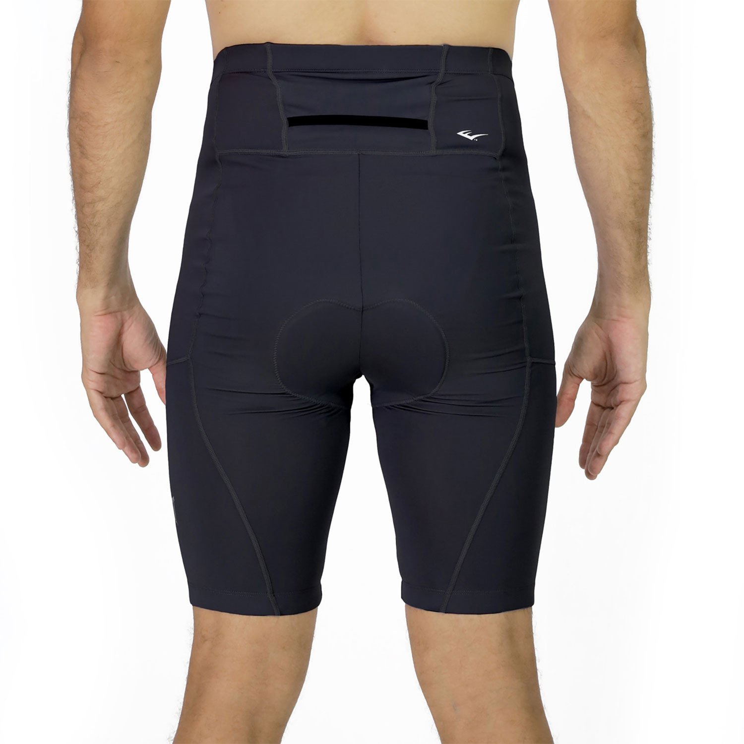detalle del short de ciclismo, costuras y materiales de alta calidad